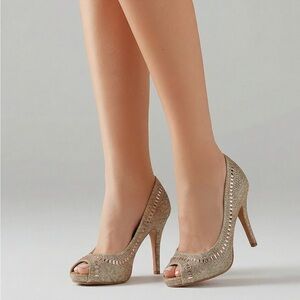 Forever shiny women shoes with heels, Size 8,5